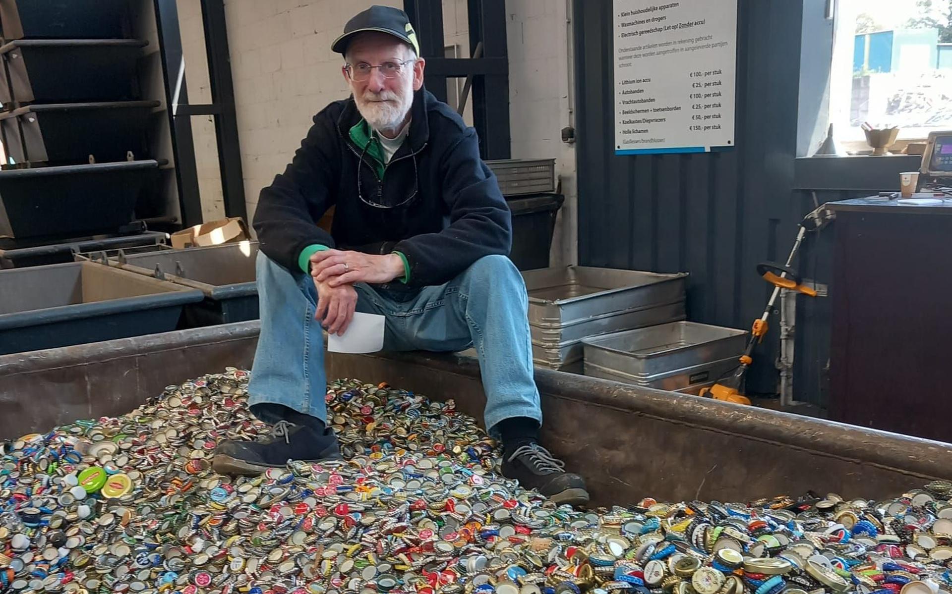 'Doppenkoning' Henk Bruser (73) laat de ijzeren doppen voor wat ze zijn